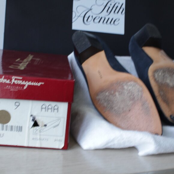 Salvatore Ferragamo Vintage Womens Narrow Fit 3cm Heel Lillaz 9 AA Navy Suede - Picture 8 of 9